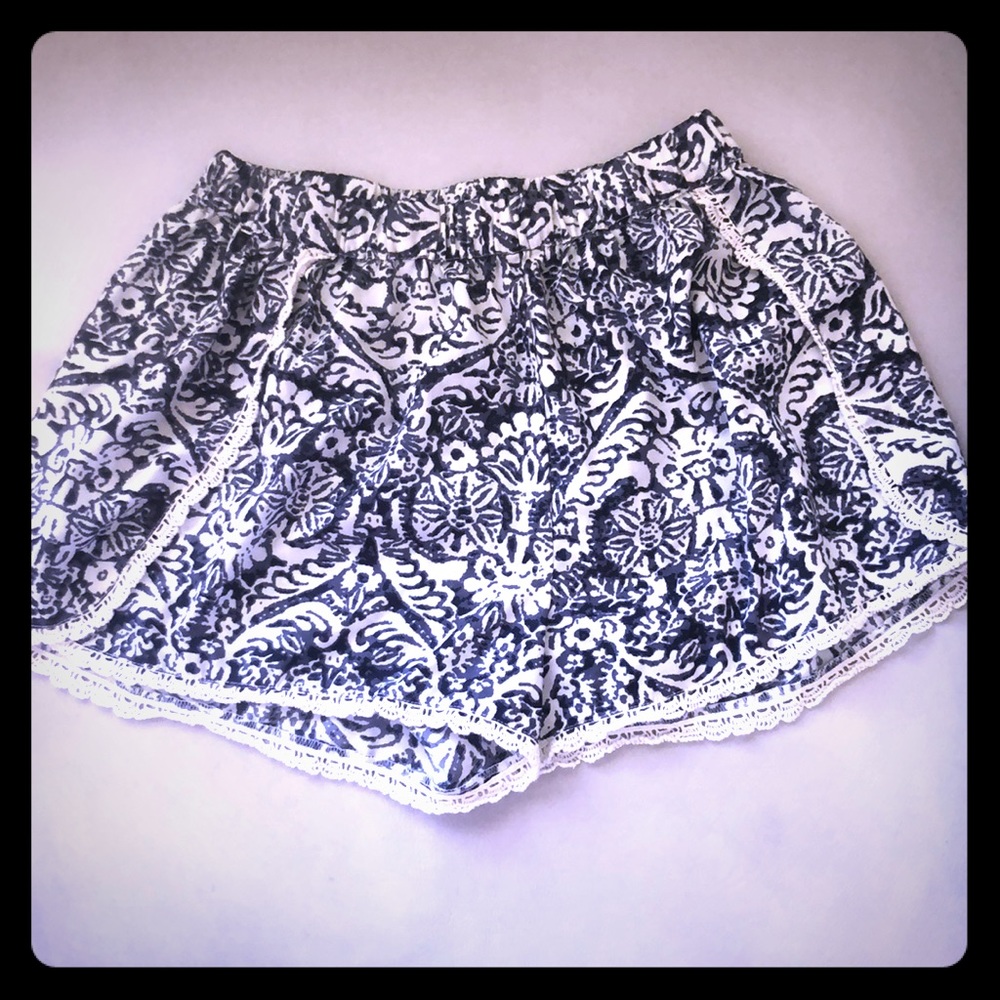Beach style Lace trim shorts